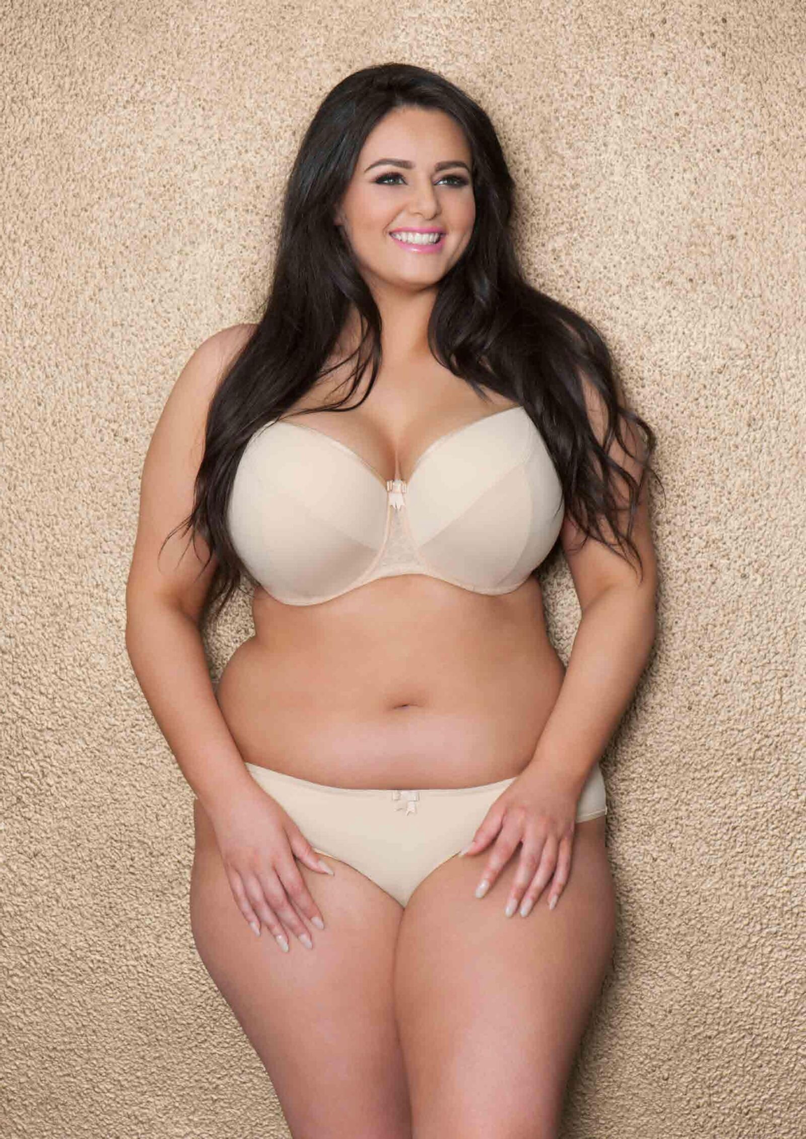 Curvy lady Sophia Adams