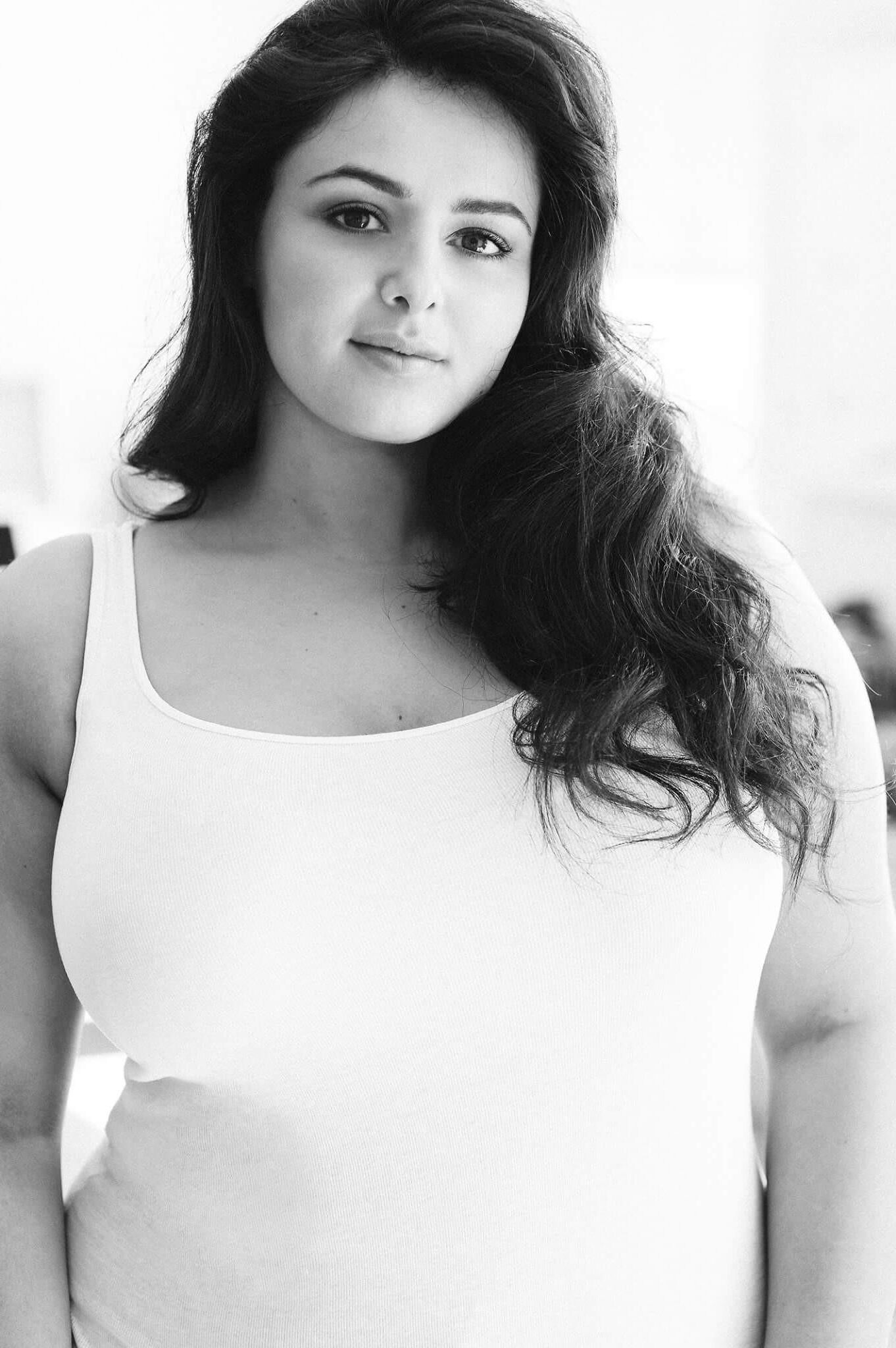 Curvy lady Sophia Adams