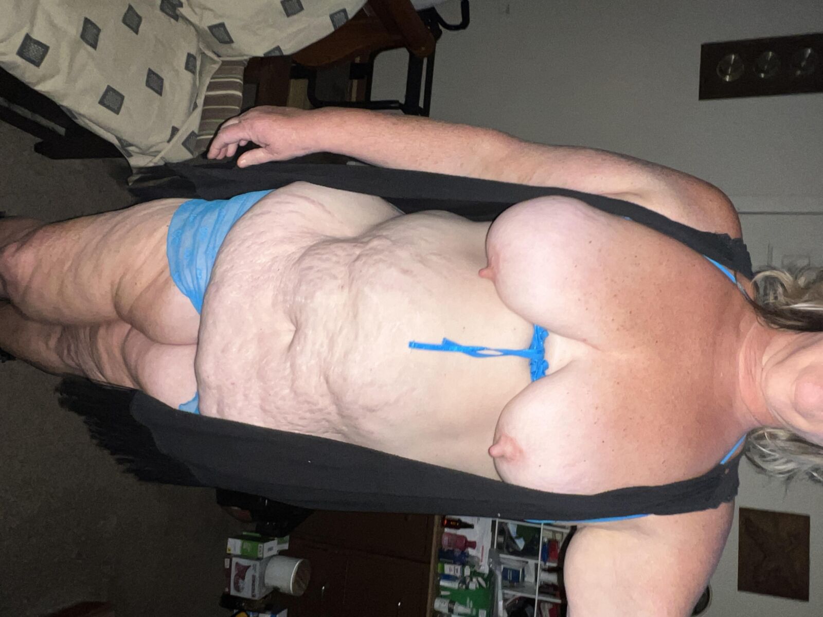 J'adore quand tu maîtrisons mes gros seins et que vous répandre la chatte