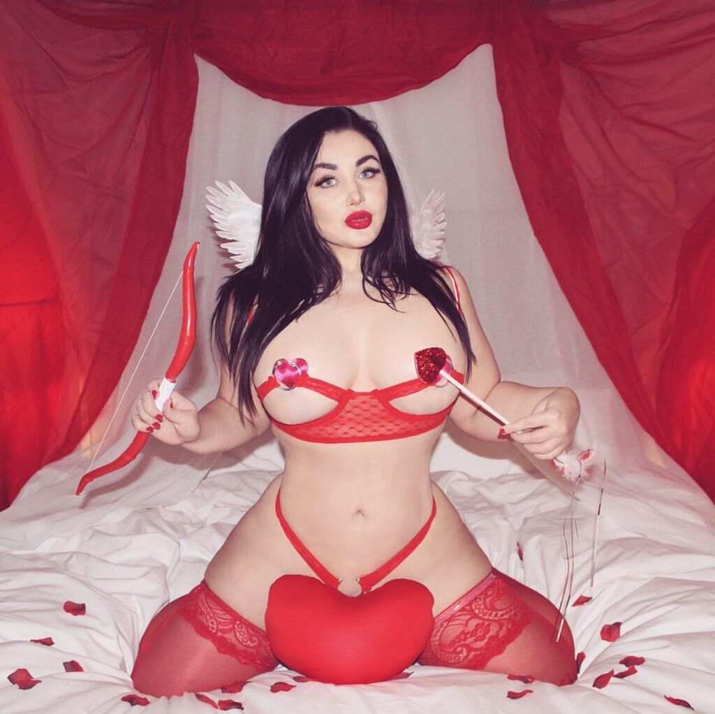 Sofia Sivan Cosplay Curves