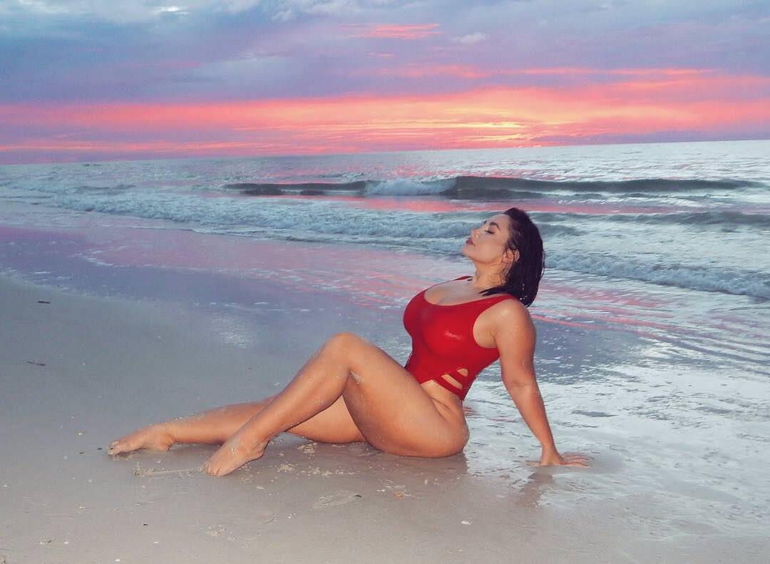 Sofia Sivan Cosplay Curves