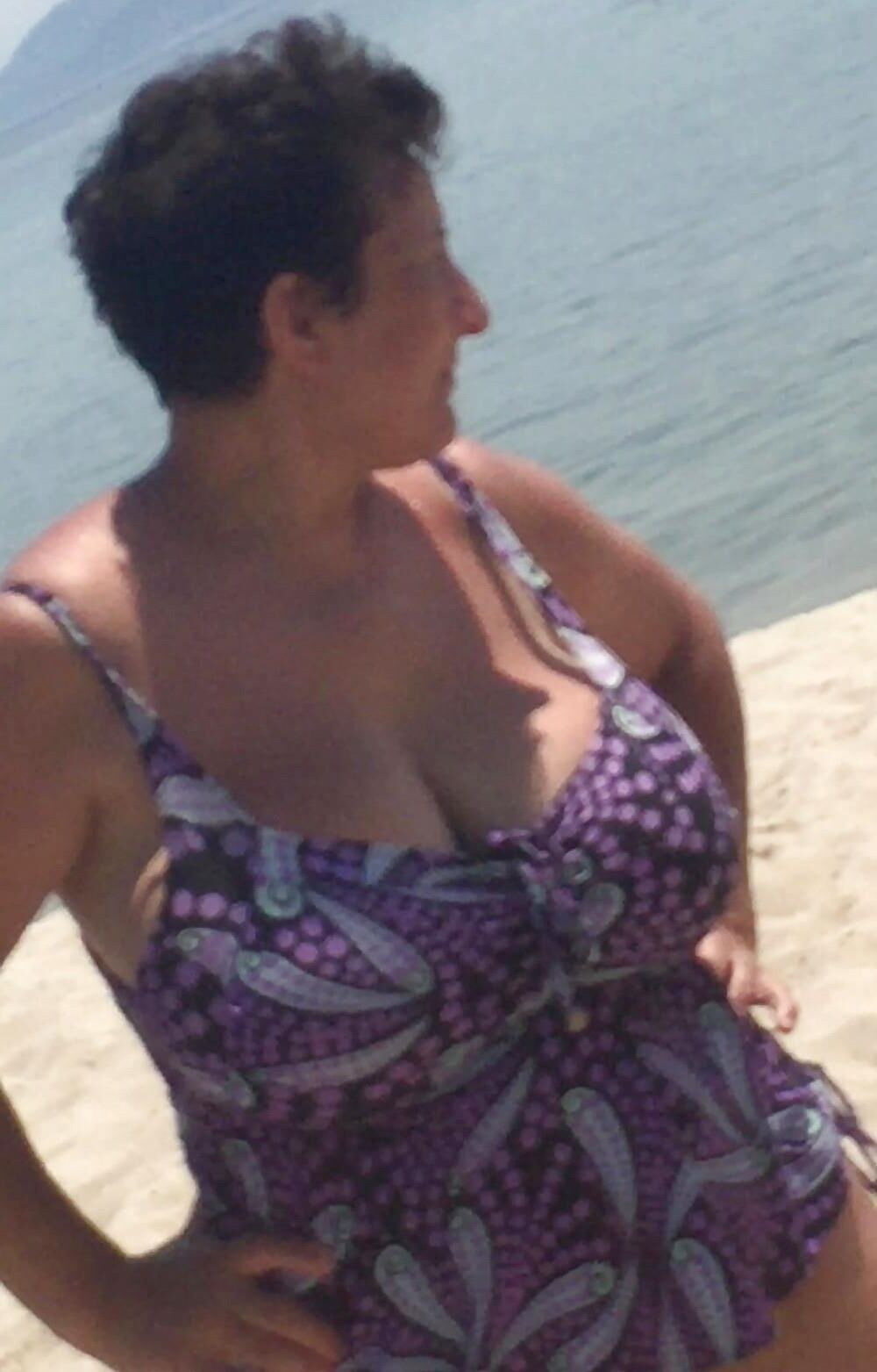 Tits de maillot de bain à rupture supérieure spéciale mature