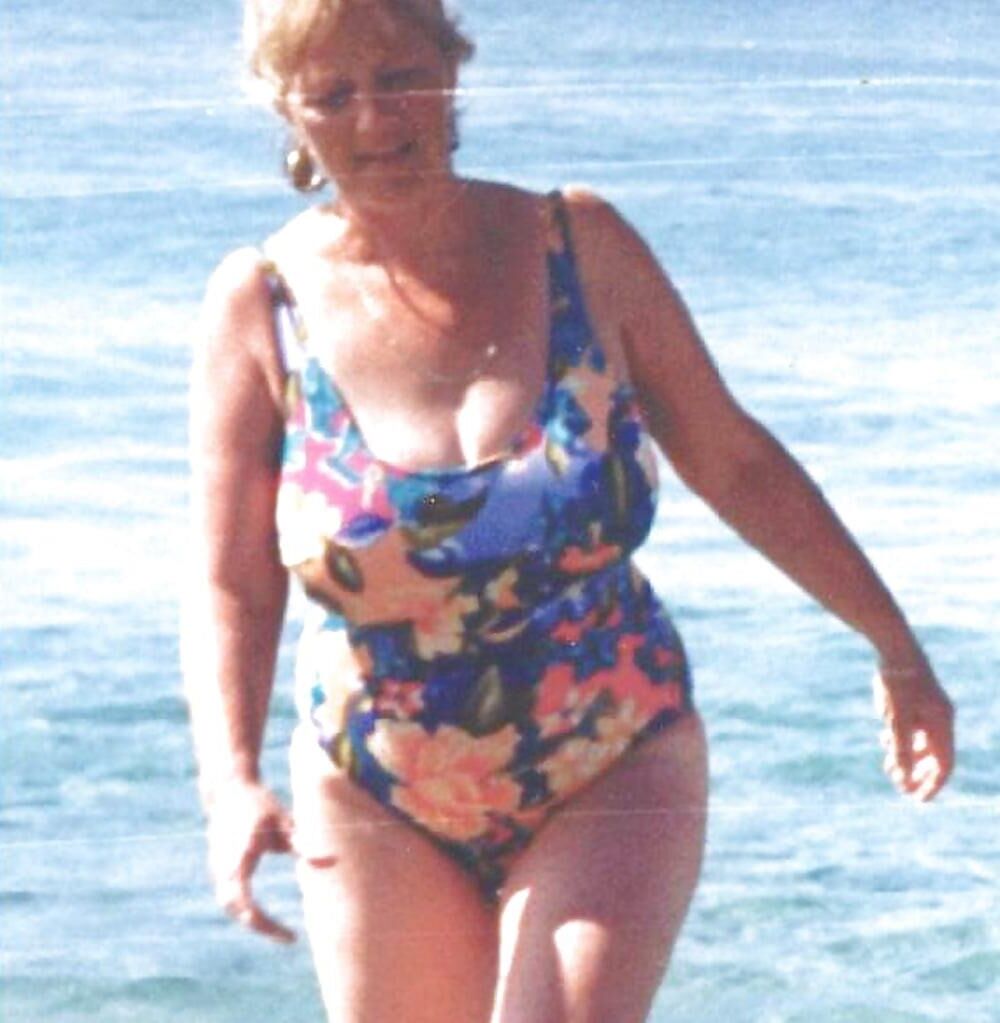 Tits de maillot de bain à rupture supérieure spéciale mature