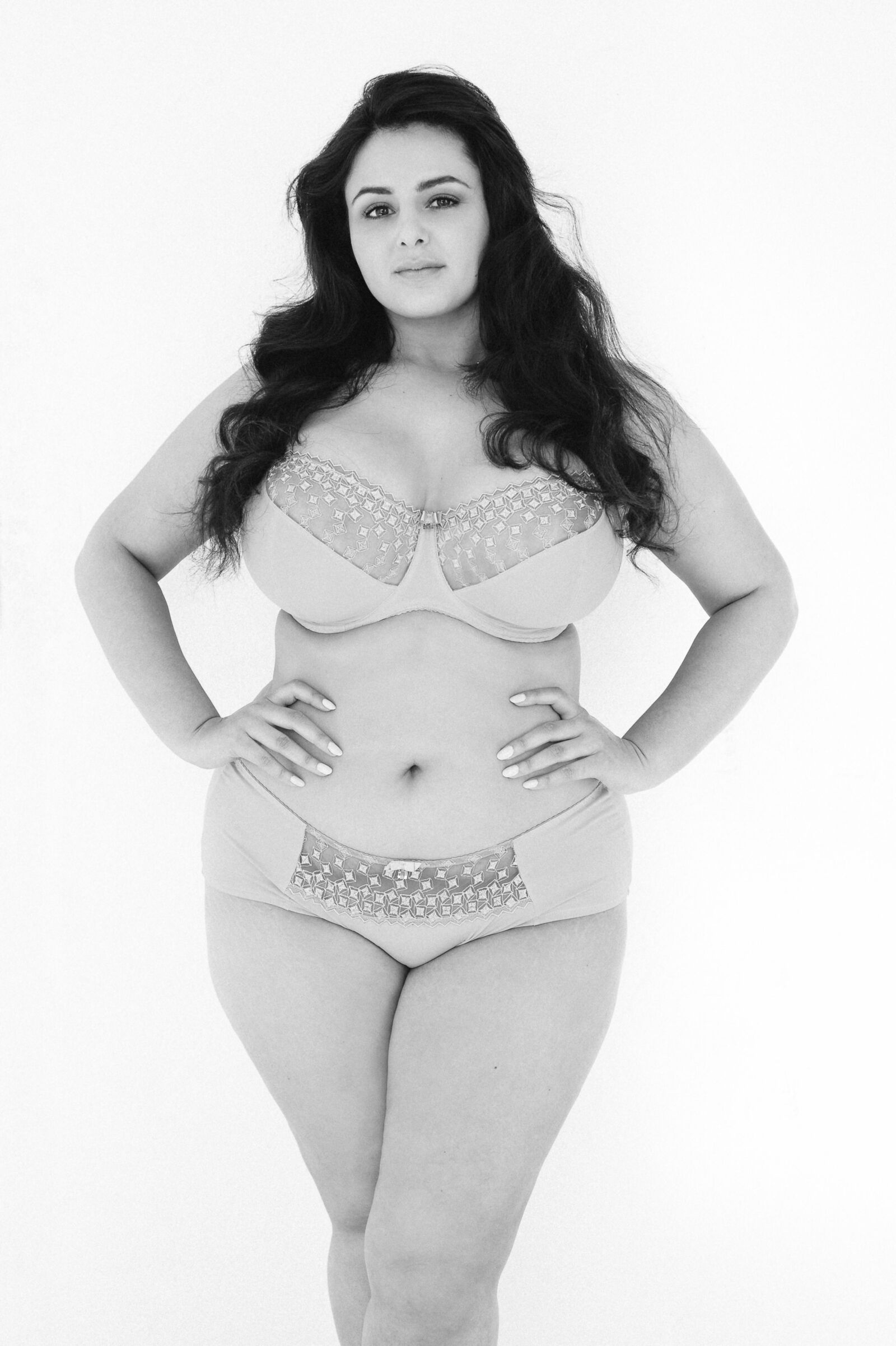 Curvy lady Sophia Adams