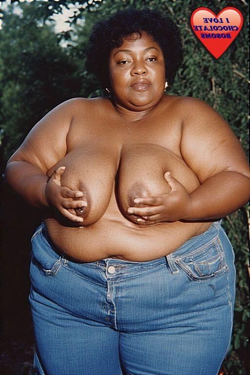 Grandes dames avec des seins de chocolat