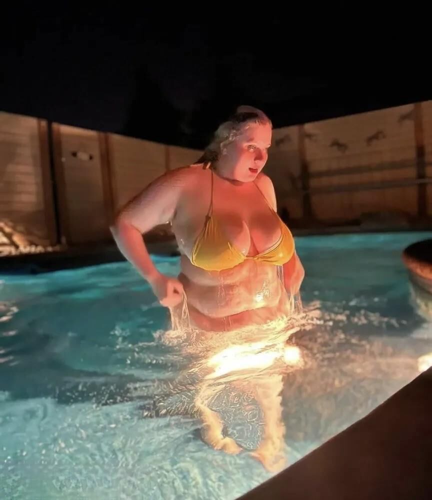 Core Big Ass Huge Boobs Blonde BBW Girl Mixed Hot Photos