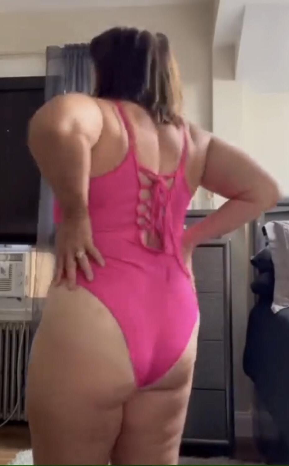 Sandy Mama Nnude