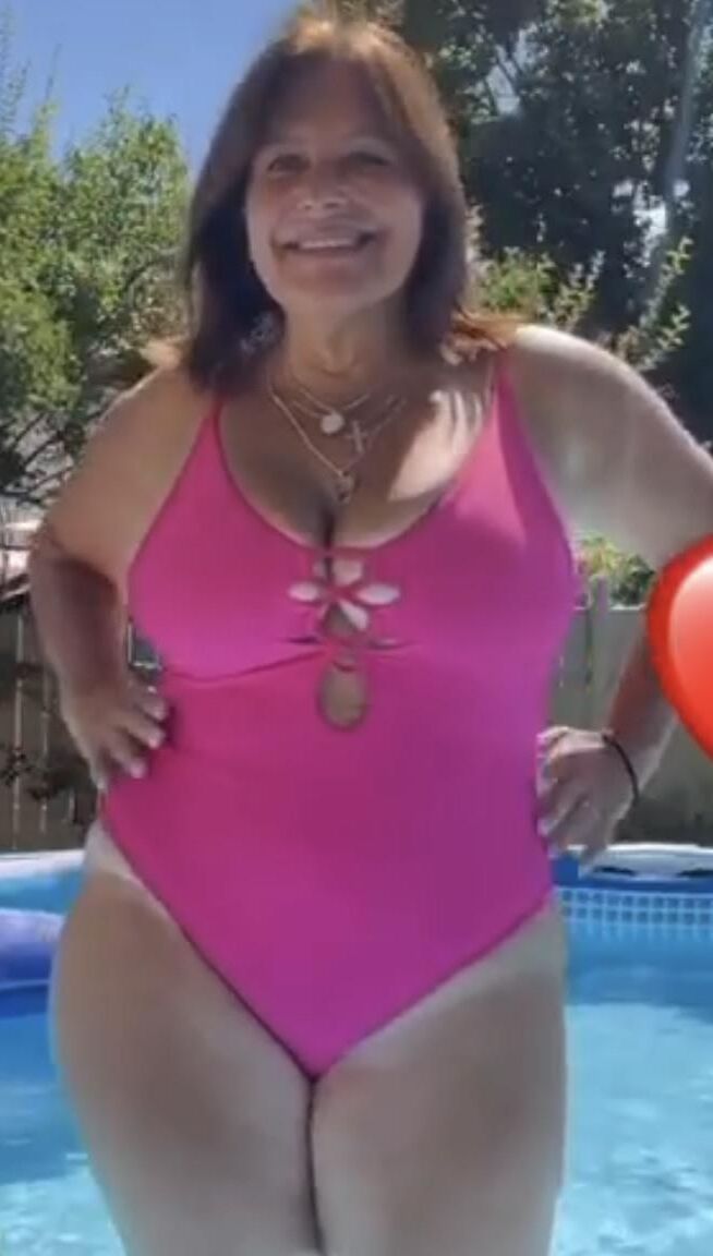 Sandy Mama Nnude