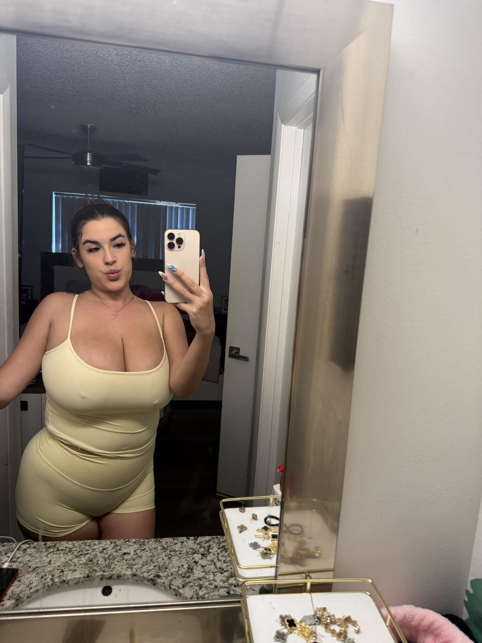 Madison Huge Boobs Big Ass Beauty Brunette Girl Mixed Hot Shots
