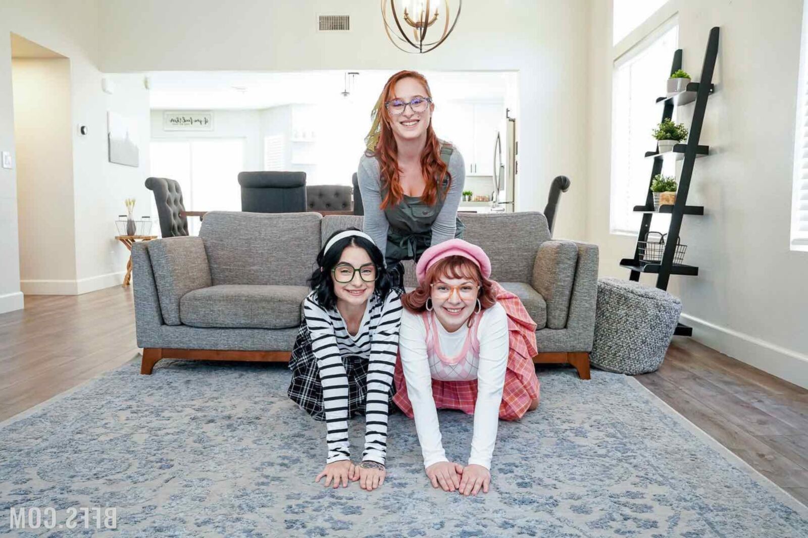 BFFS Ava Sinclair чертовски отличные девушки день