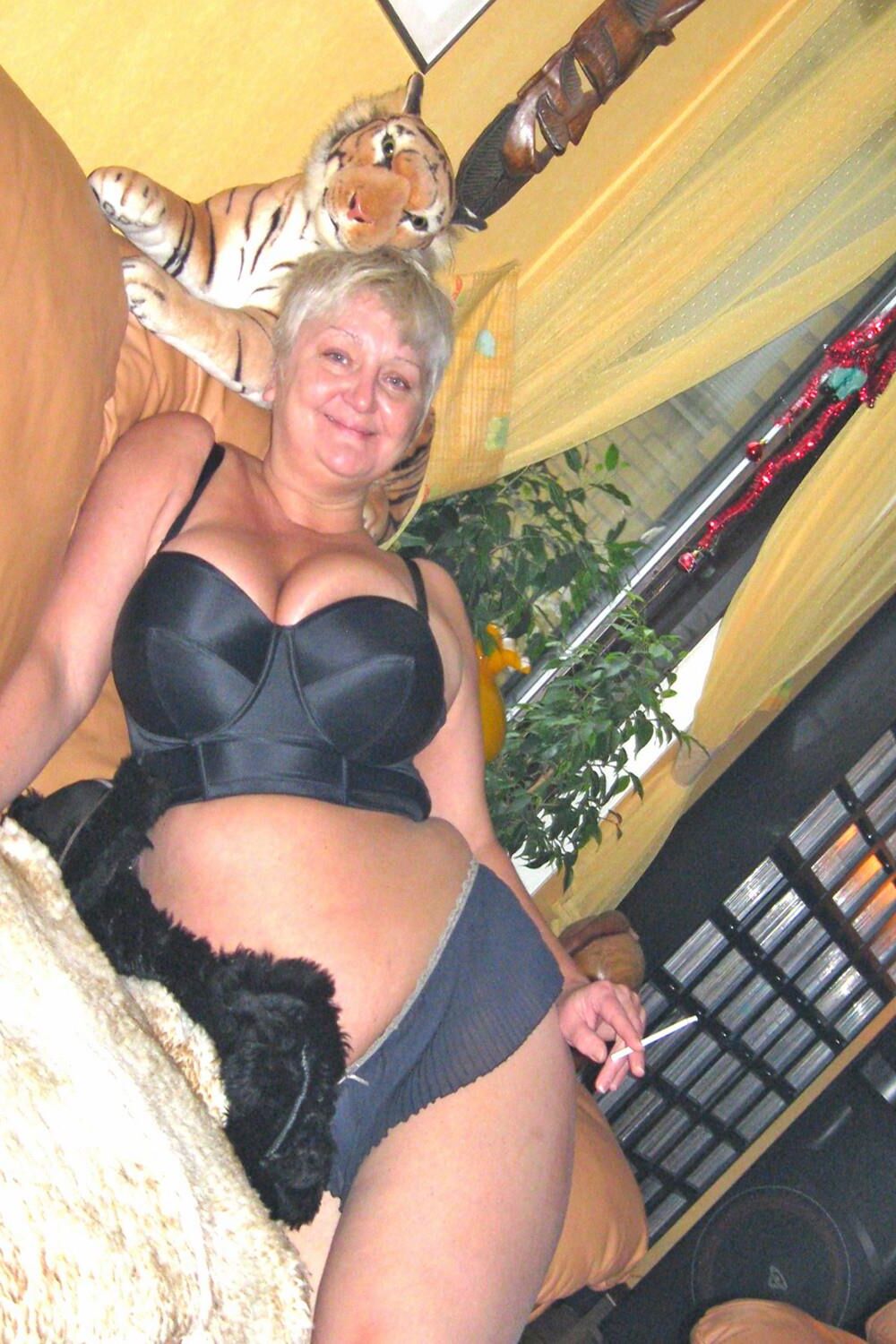 Boobs, pussy and ass. Enjoy!