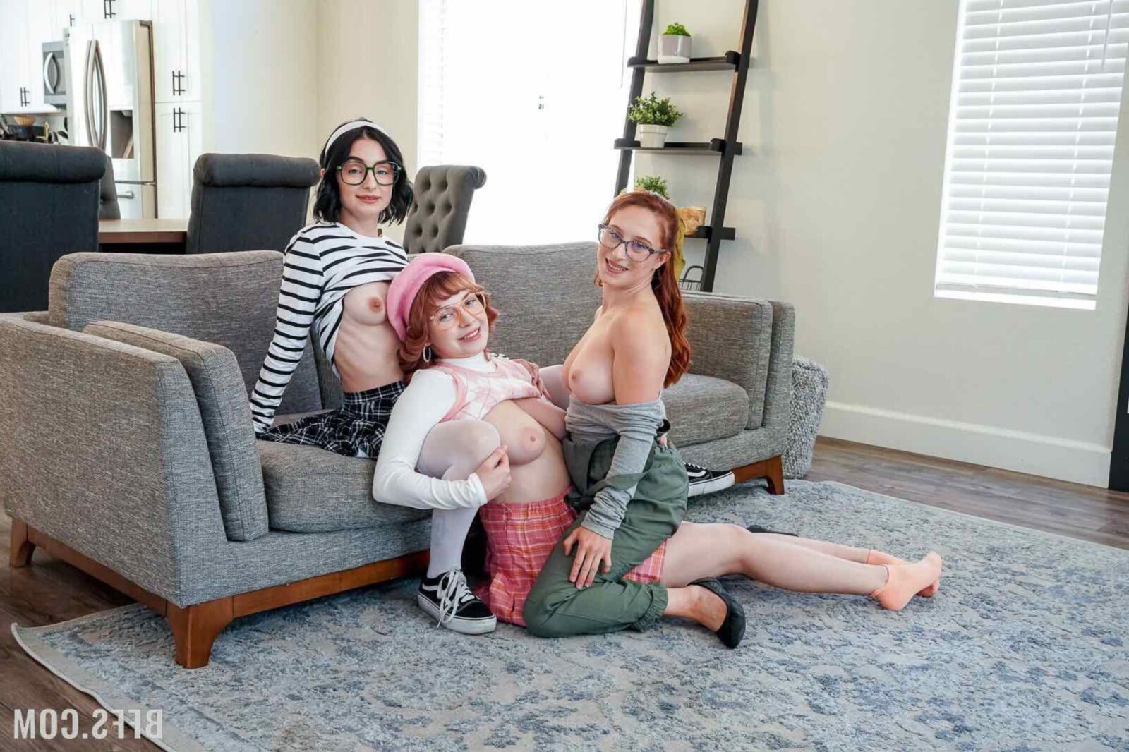 BFFS Ava Sinclair чертовски отличные девушки день