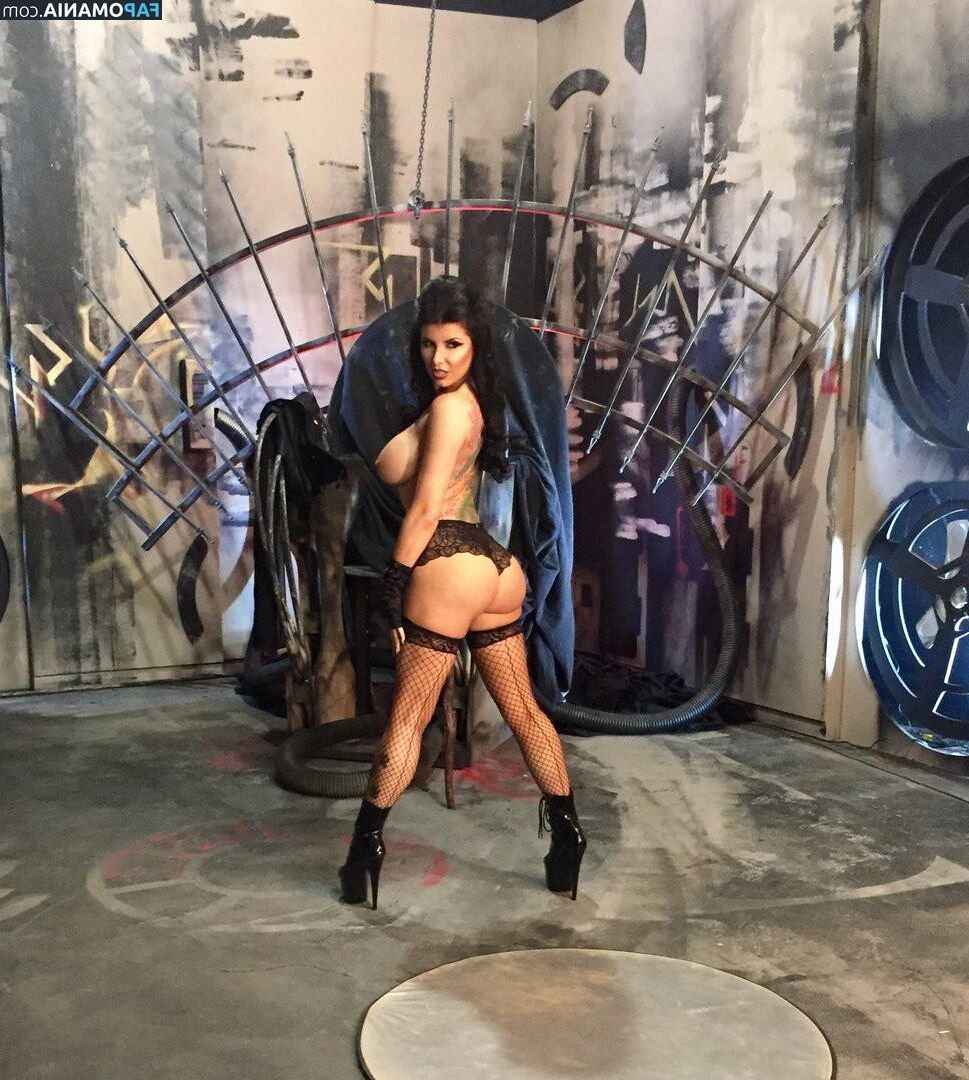 Romi Rain Random Pics pt
