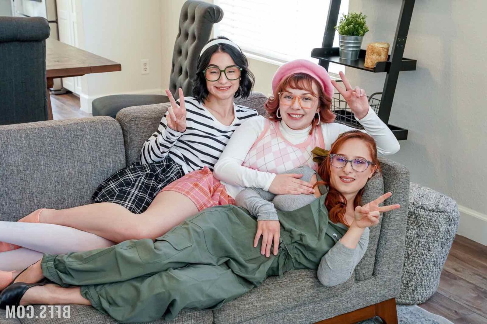 BFFS Ava Sinclair чертовски отличные девушки день