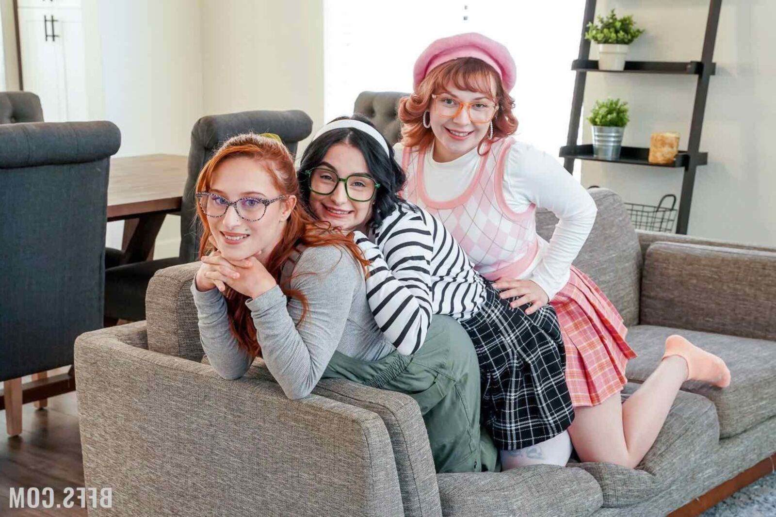 BFFS Ava Sinclair чертовски отличные девушки день