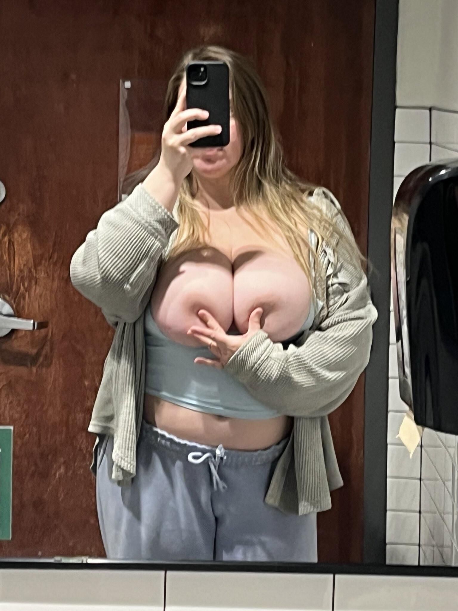 チェルシー巨大なおっぱいかわいいセクシーなブロンドの女の子ミックスホット写真