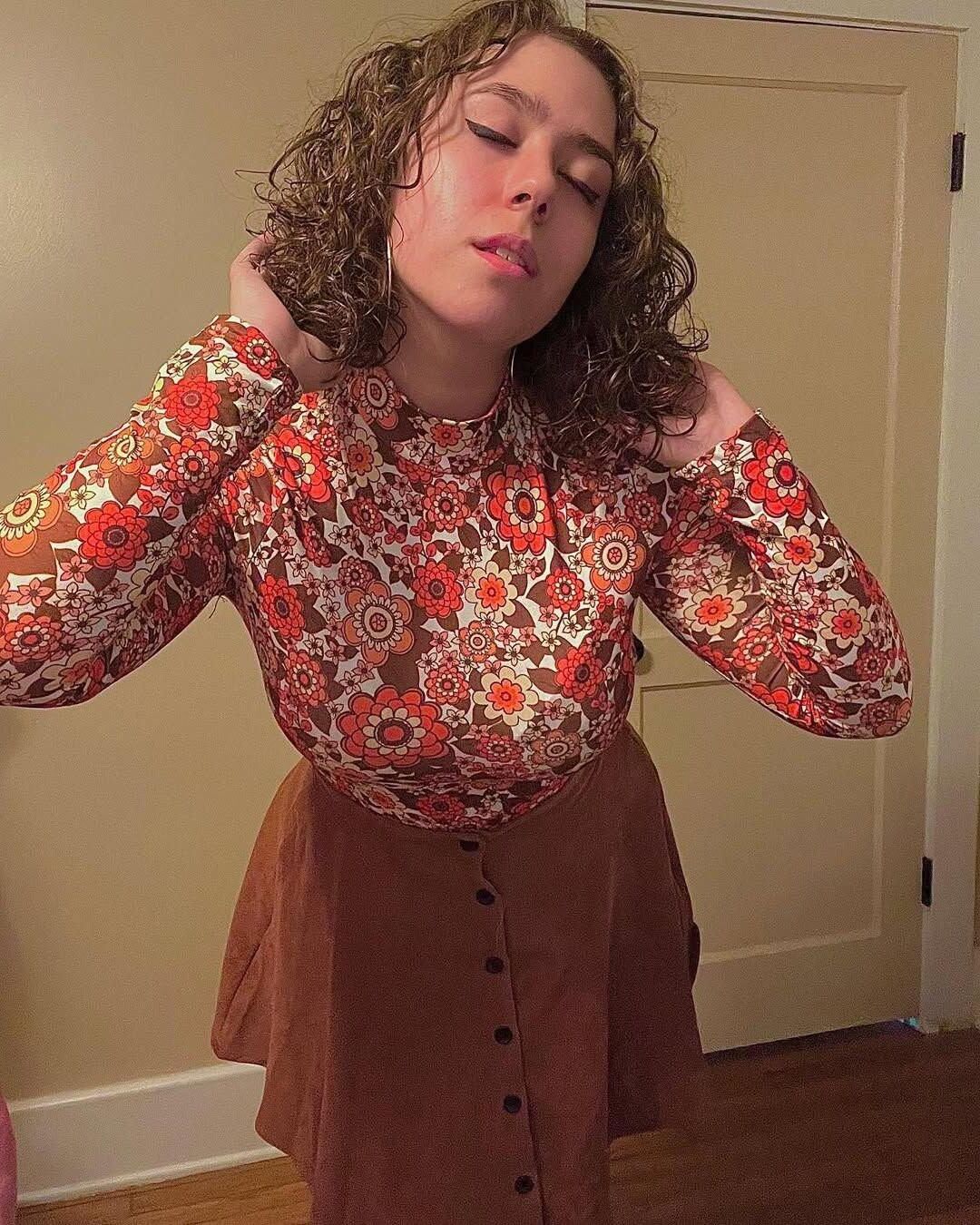  yo american Slut Haley would love to ride/fuck men and horses