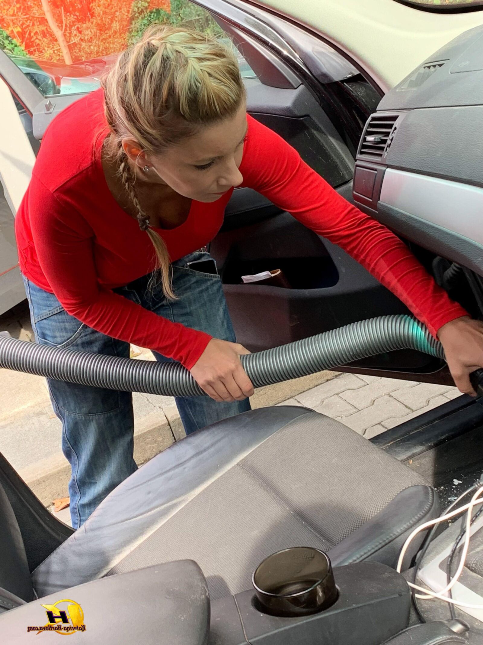 KaterinaHartlova KATERINA Cleaning car at gas station
