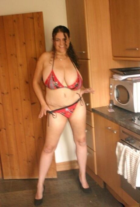 Putes a gros nichons insulte commentaire tits boobs slut salope