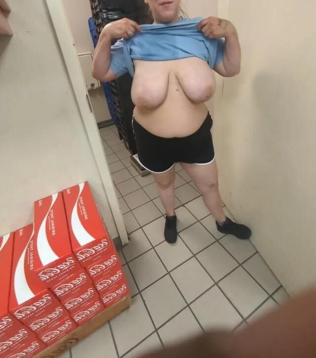 BBW exhib outdoor wife
