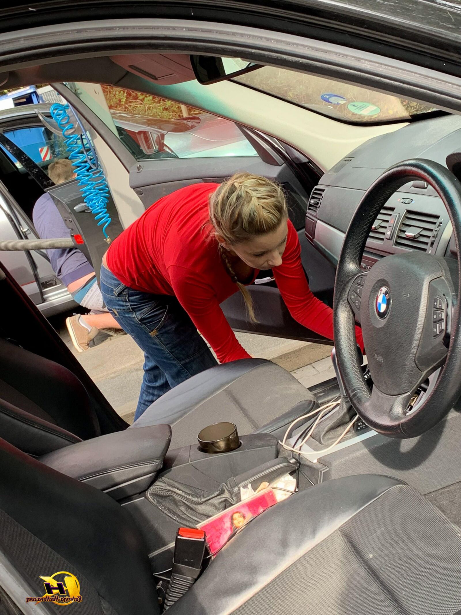 KaterinaHartlova KATERINA Cleaning car at gas station