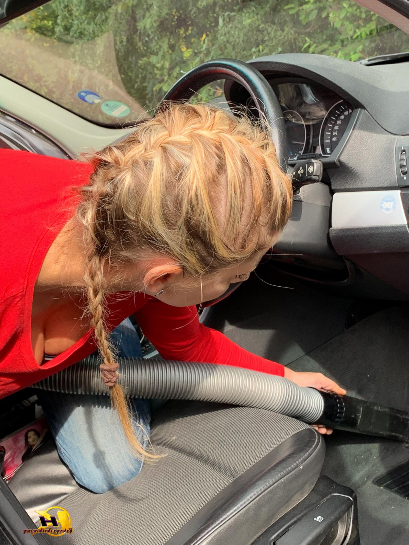 KaterinaHartlova KATERINA Cleaning car at gas station