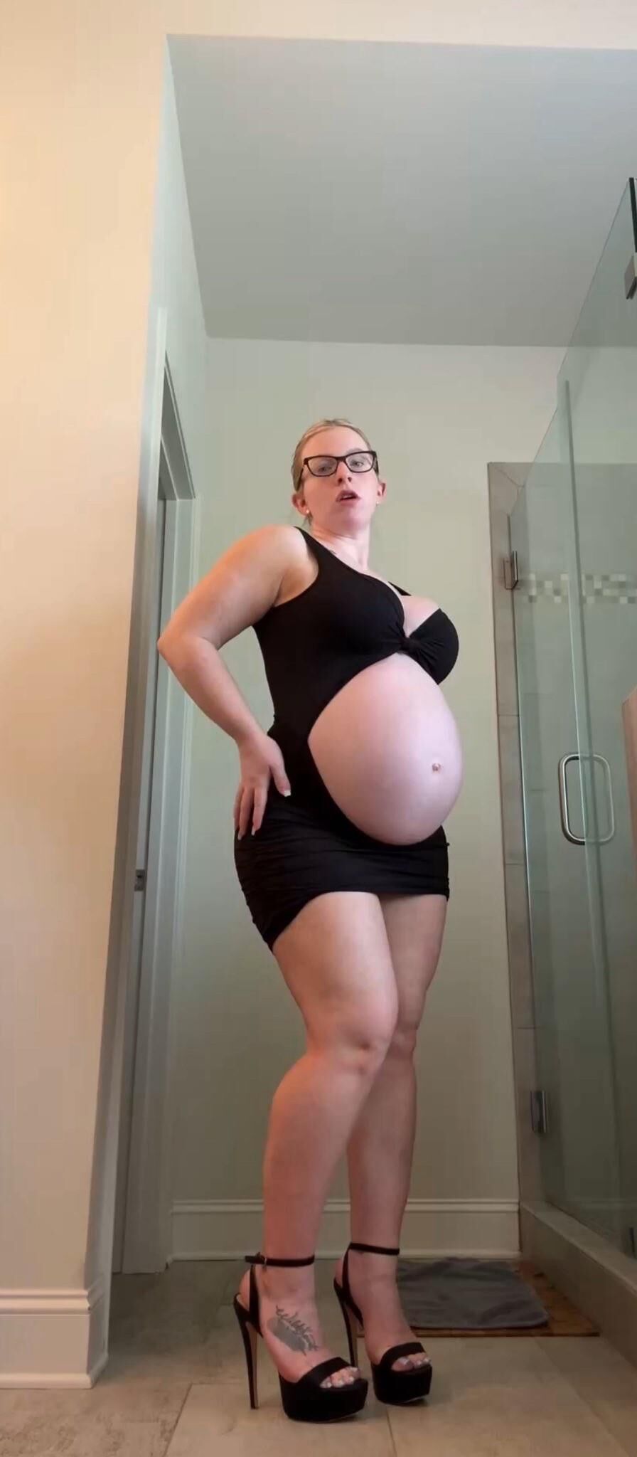 ビクトリアビッグアスビッグブーブ妊娠中のブロンドの妻ミックスホットショット