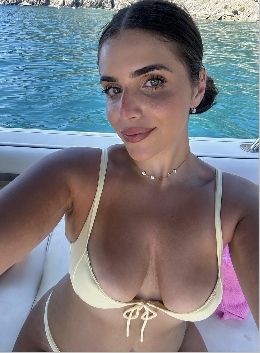 Luscious Ava M