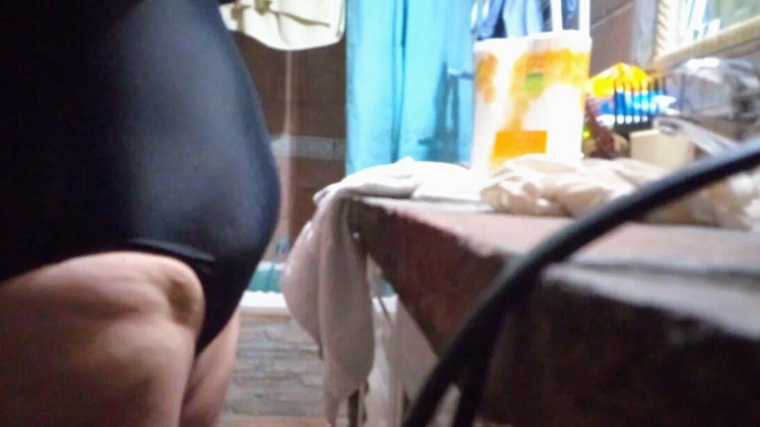 成熟した毛むくじゃらの大きなおっぱい