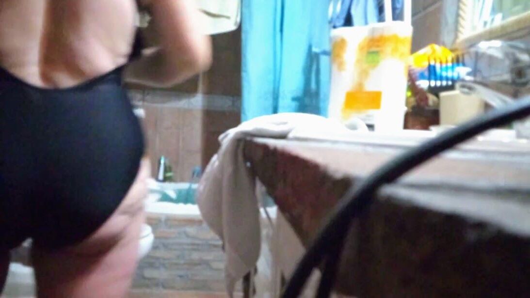 成熟した毛むくじゃらの大きなおっぱい