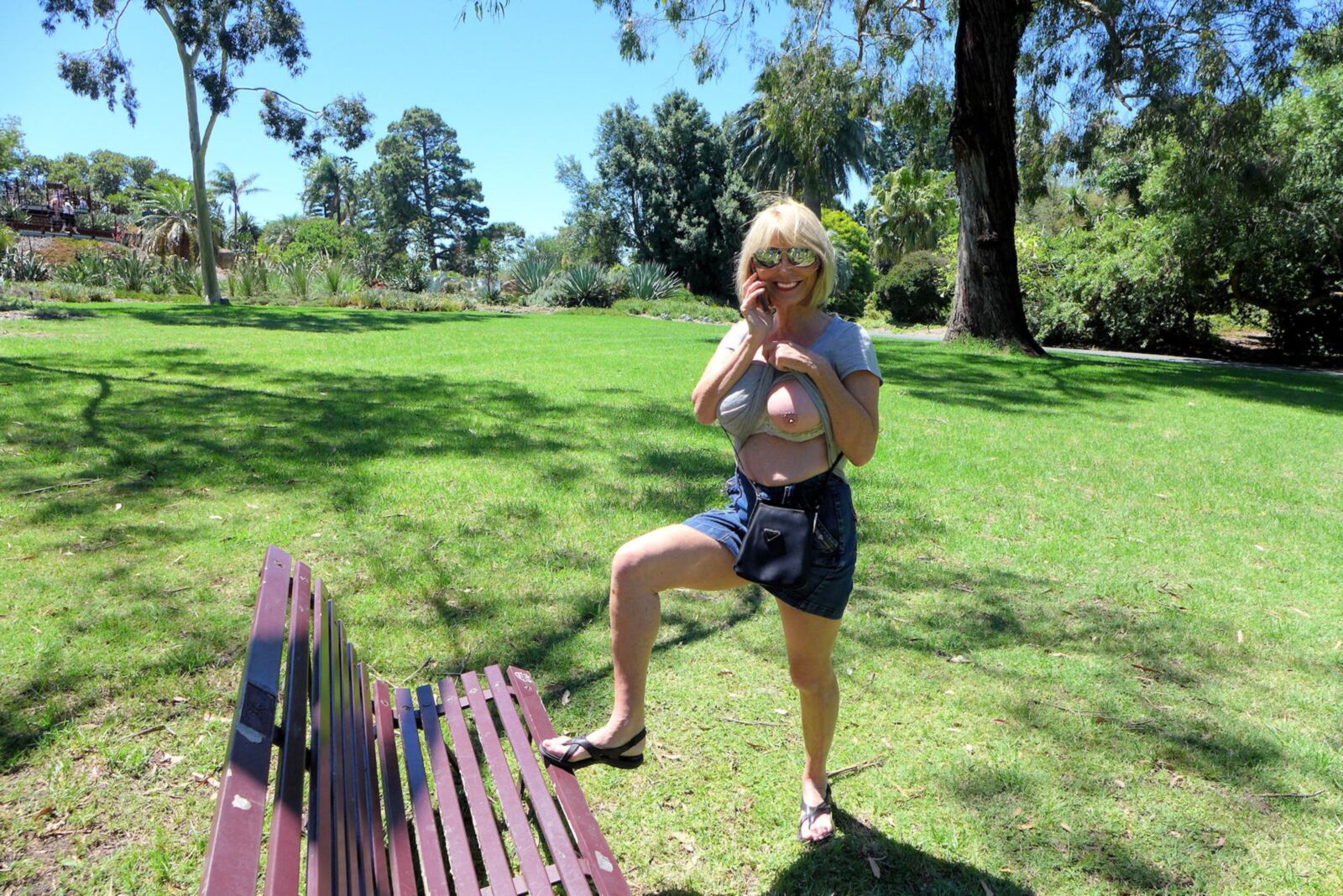 GARDENS and PARKS: LOVELY LADY DIANE nude OUTDOORS!