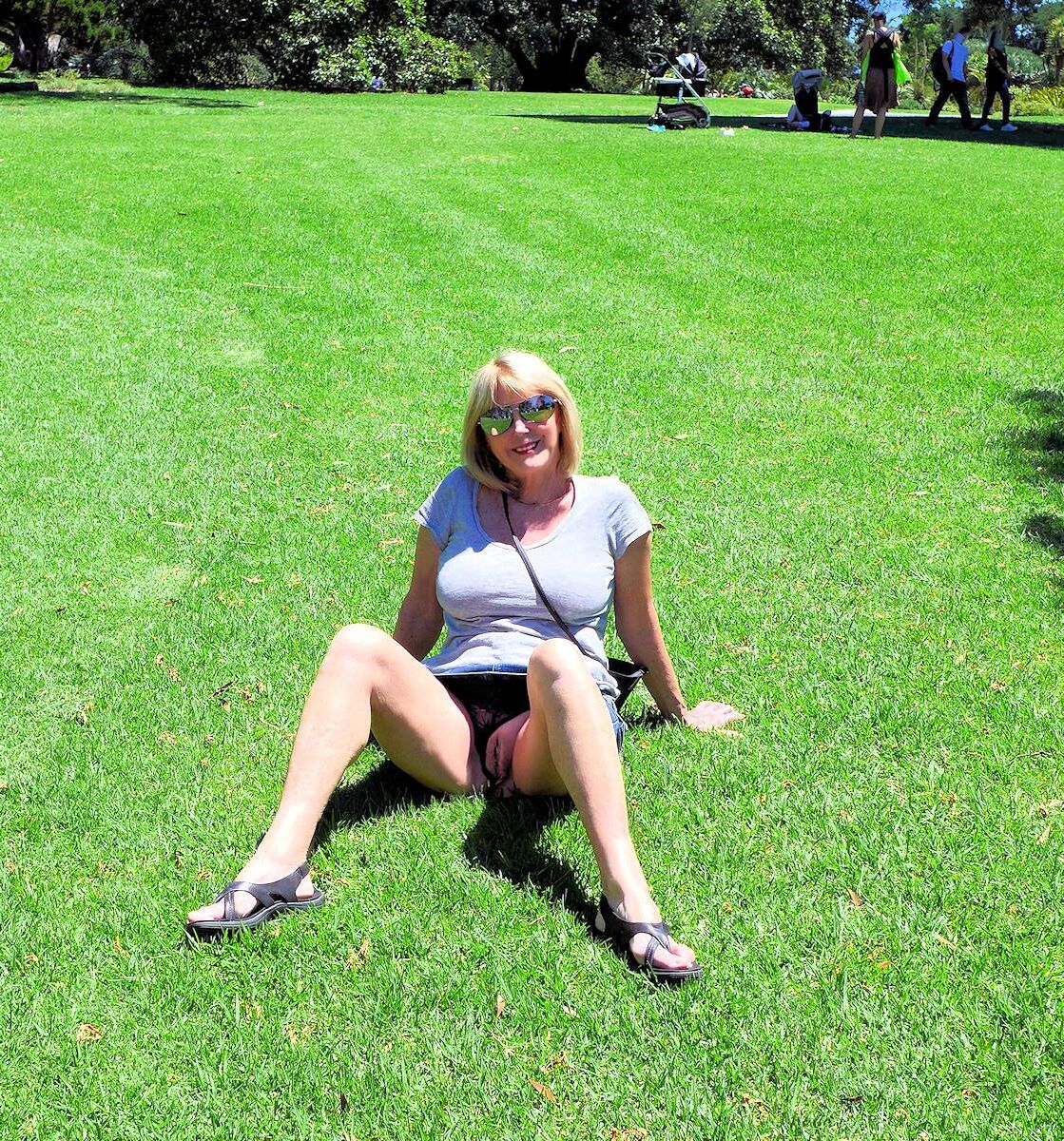 GARDENS and PARKS: LOVELY LADY DIANE nude OUTDOORS!