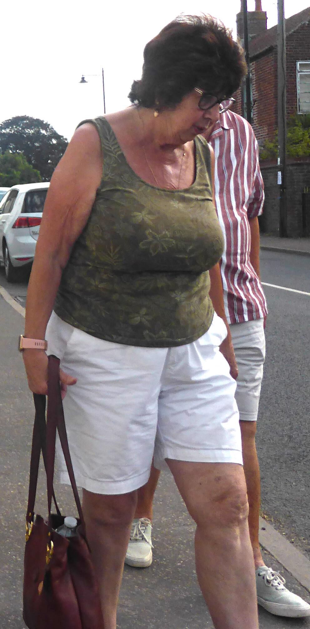Summer Candid Creeps Busty Granny Full Tits Extended Gallery