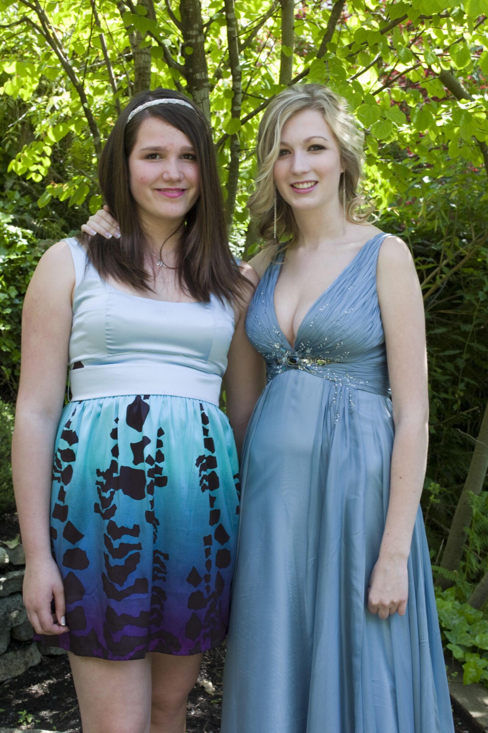 BUSTY BIG TITS PROM BABES!