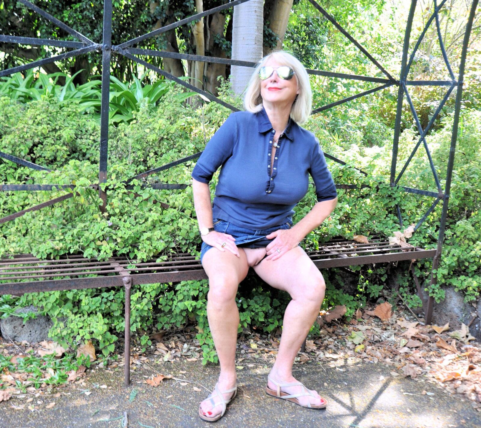 GARDENS and PARKS: LOVELY LADY DIANE nude OUTDOORS!