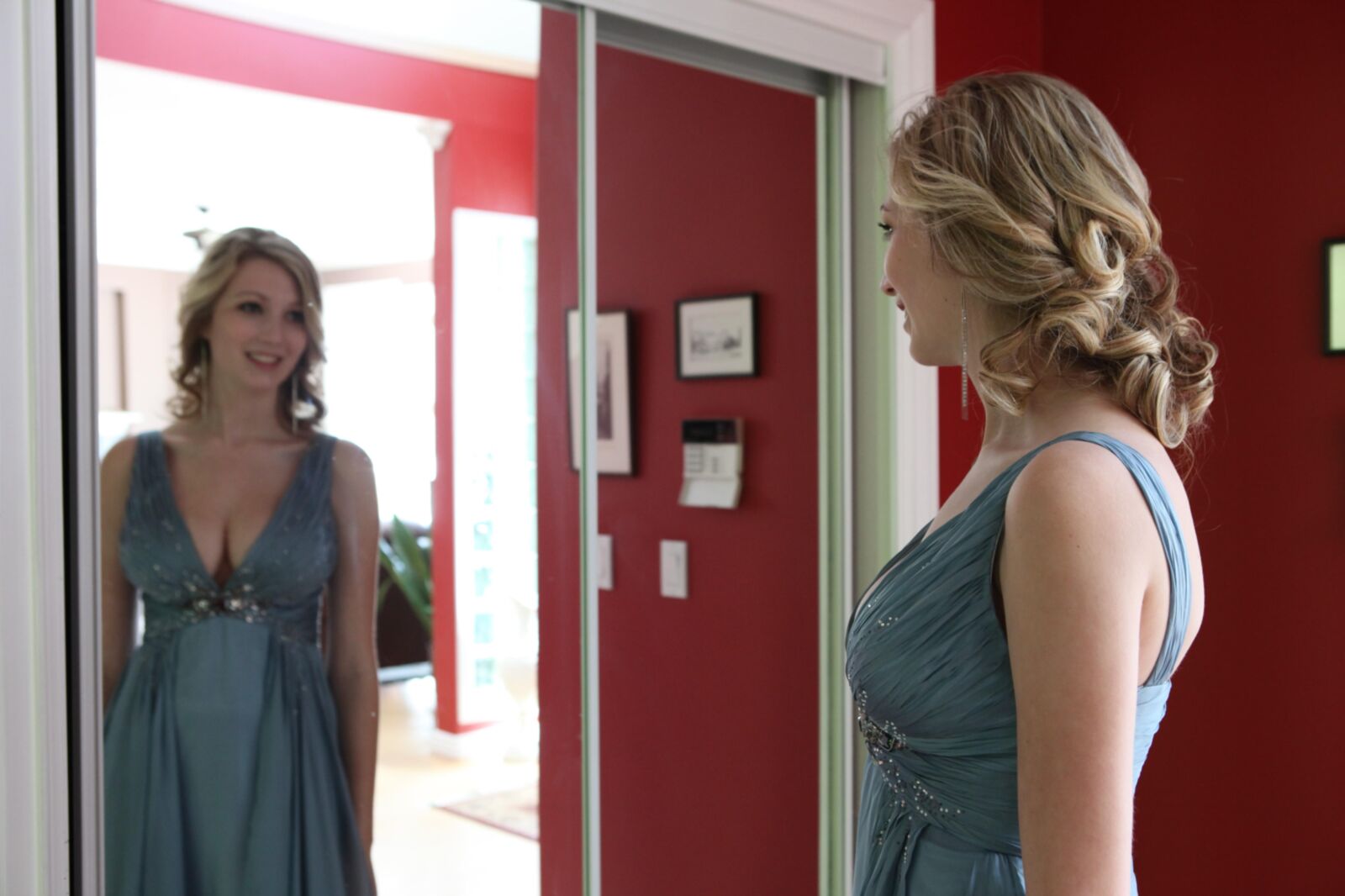 BUSTY BIG TITS PROM BABES!