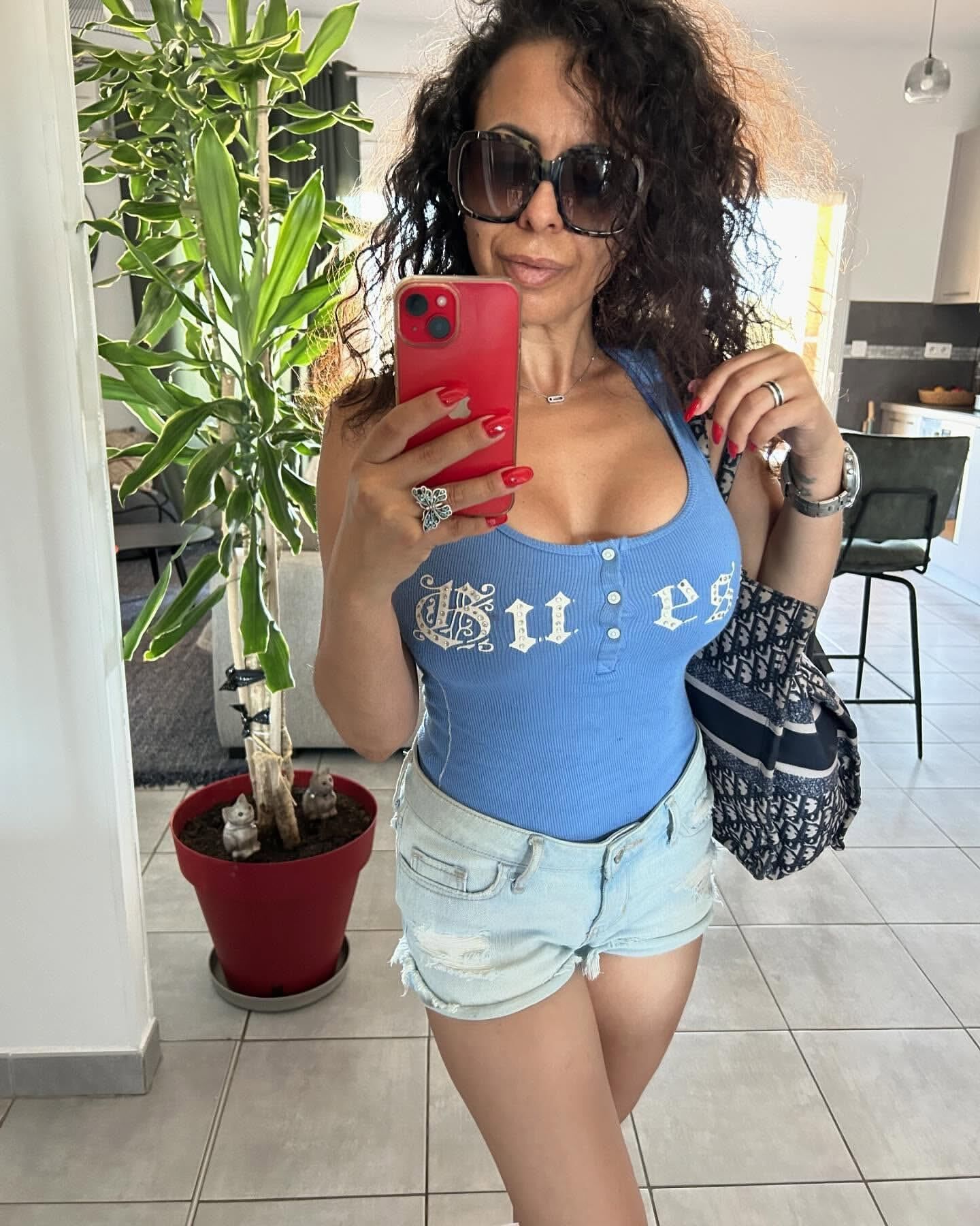 Sofia French Milf riesige Titten Nibards de Folie