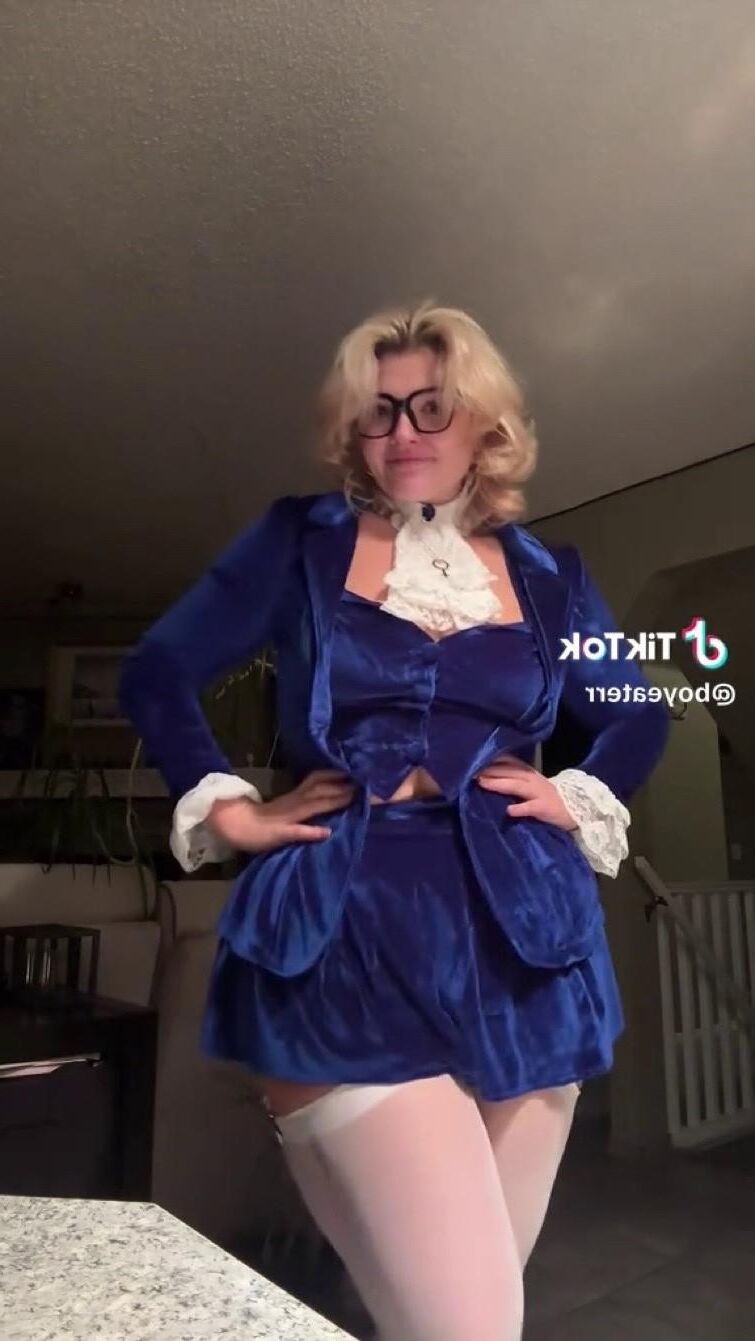 Boy Lover Big Butt Big Tits Beauty Blonde TikToker Girl Hot Shot