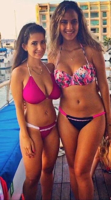トップバストの水着のおっぱい