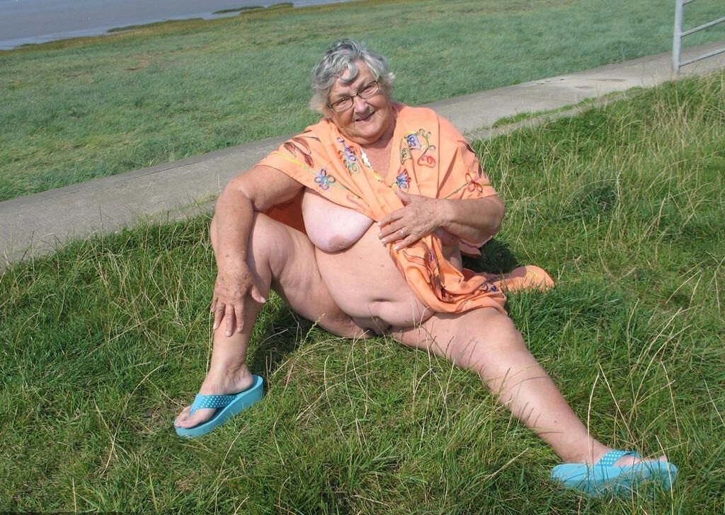 Mamie Grosse Truie Aime l'Air de la Mer