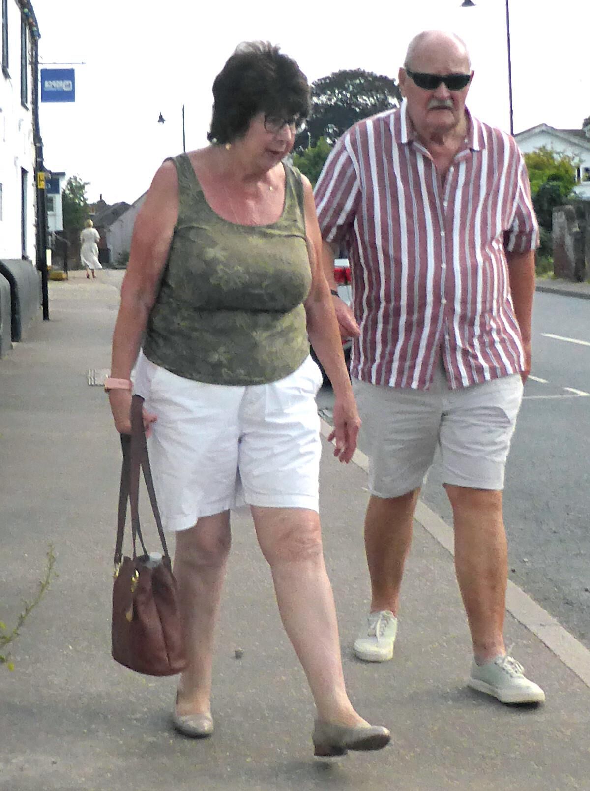 Summer Candid Creeps Busty Granny Full Tits Extended Gallery