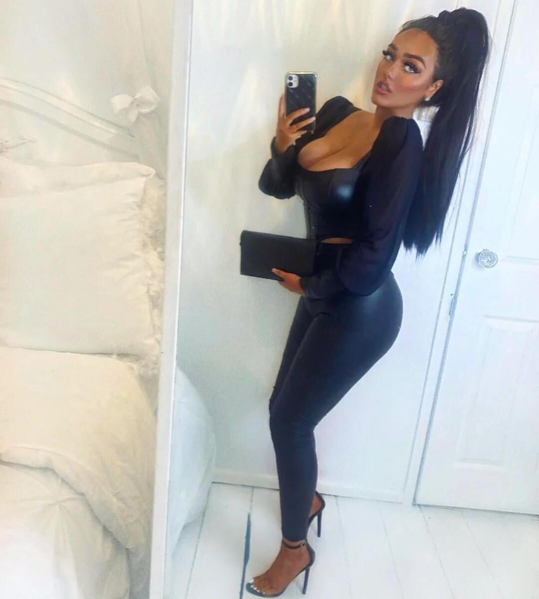 Busty Girls 