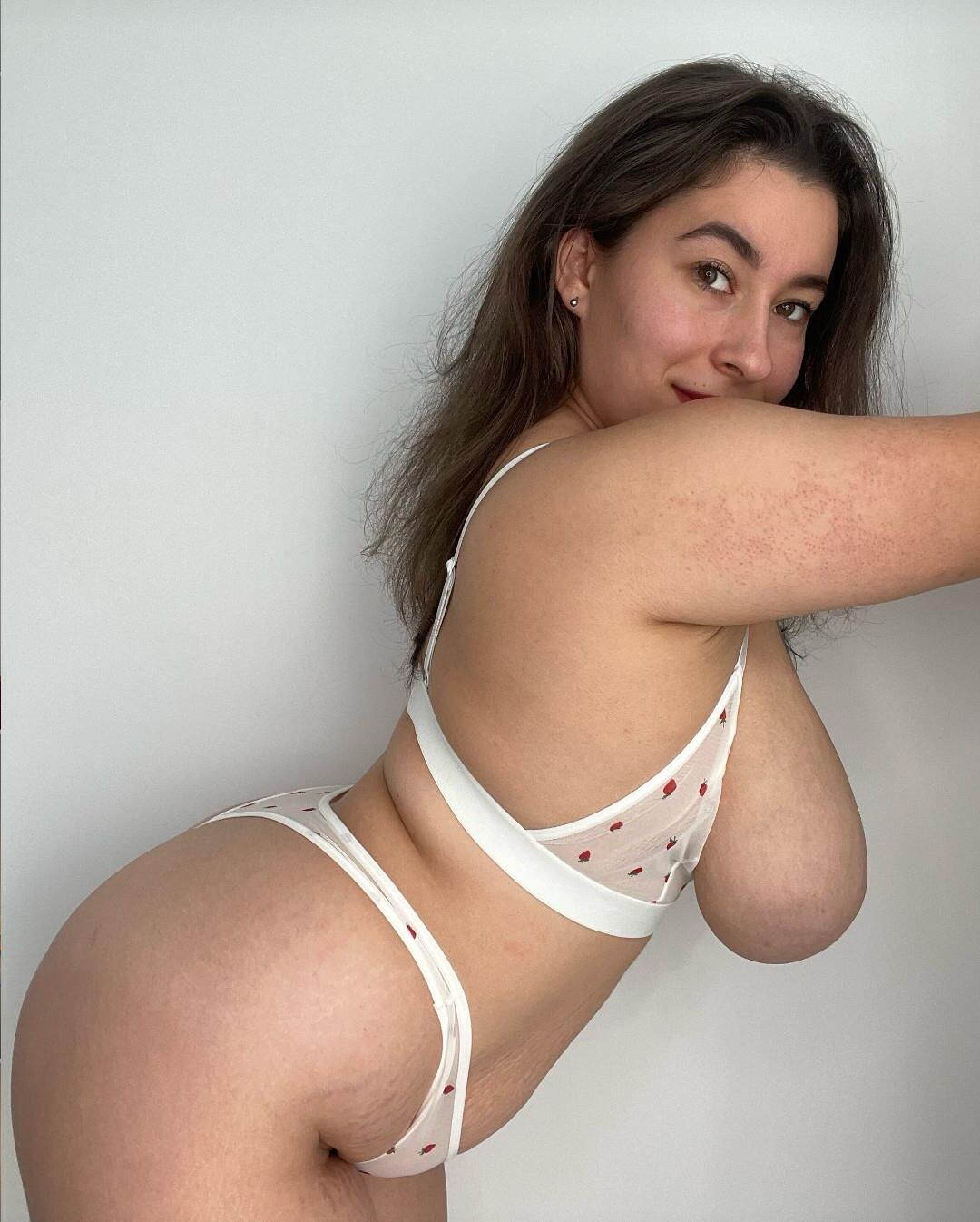 Petite Pawg Tits Saggy Milf Trixy Taylor