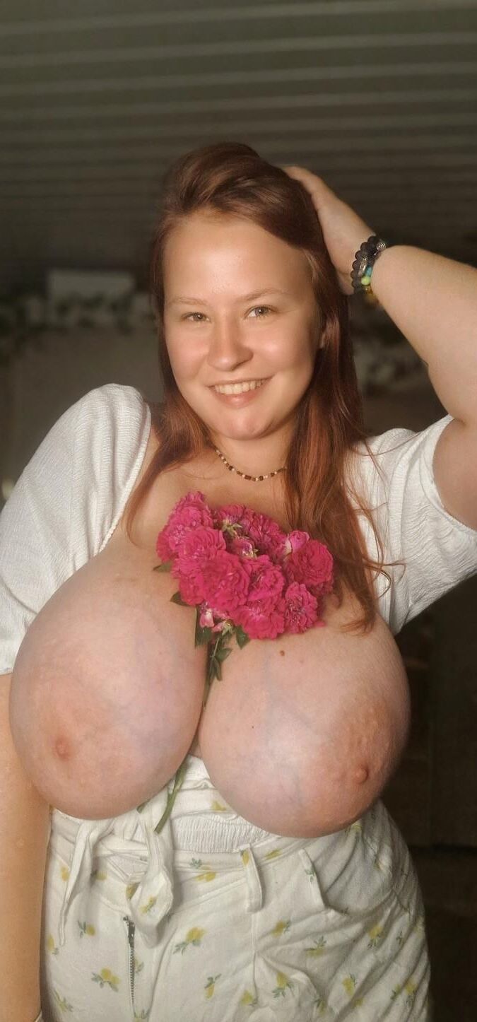 Tits enormes Club Pt.