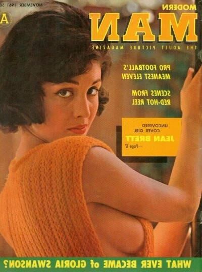 Bare Mädchen, die in Magazinen posieren