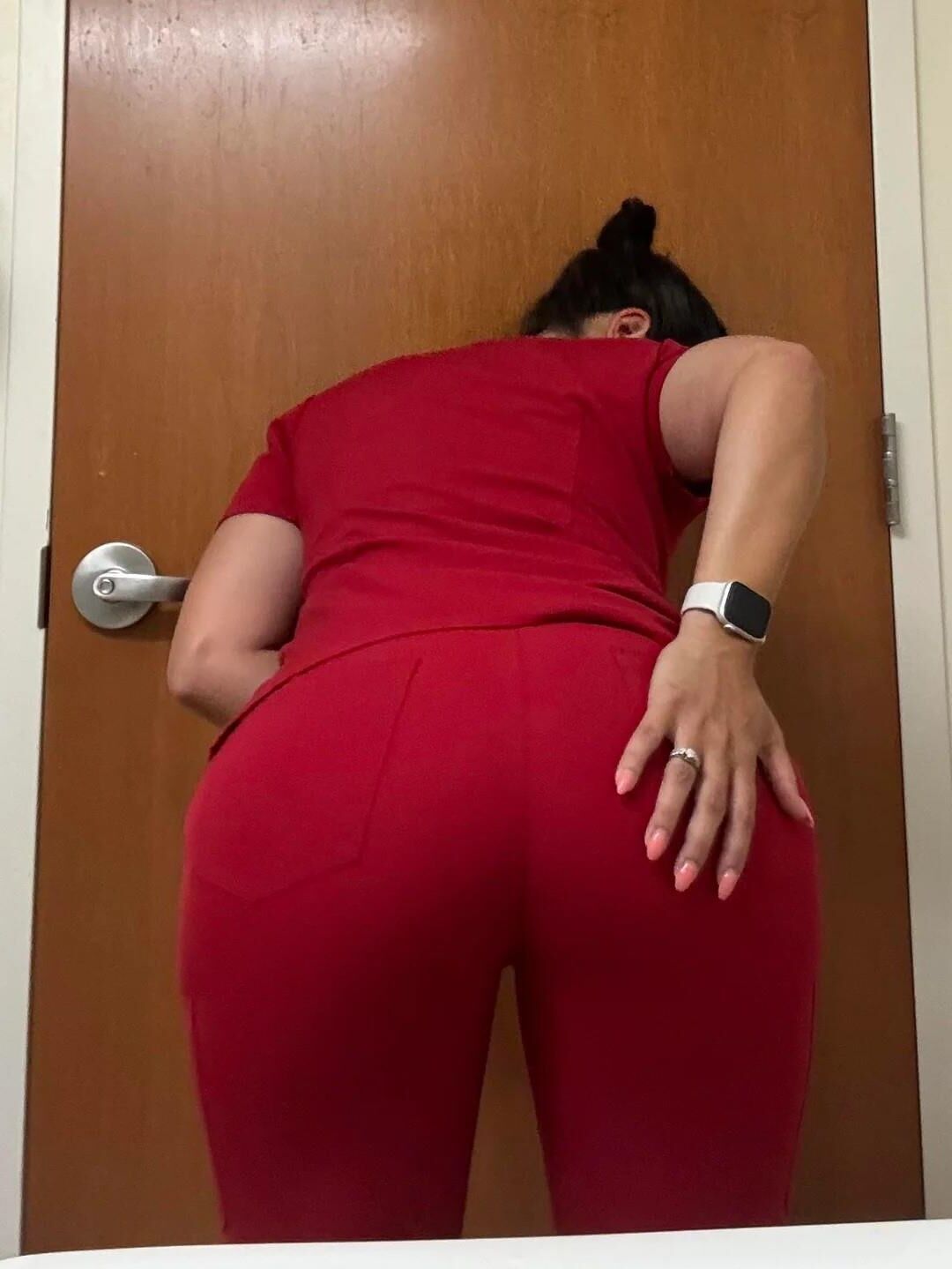 セクシーなスウィンガーナースの妻