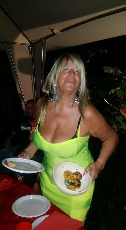 Hot Mom Meat 