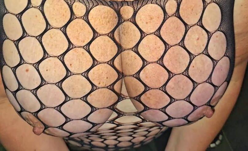busty beach mom