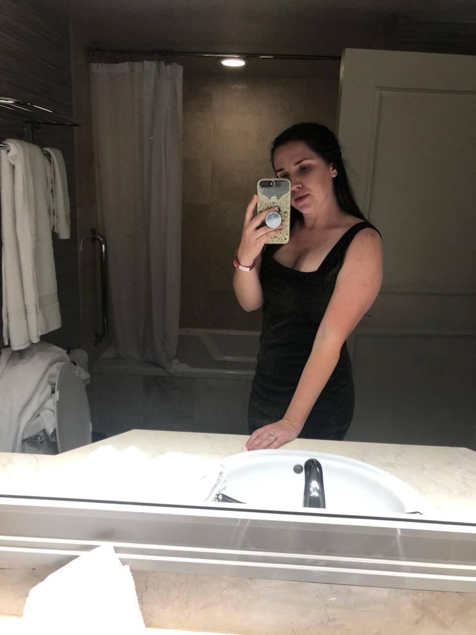 Un adolescent amateur devient une femme sexy preggo pawg