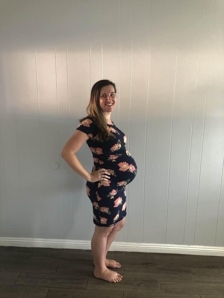 Un adolescent amateur devient une femme sexy preggo pawg